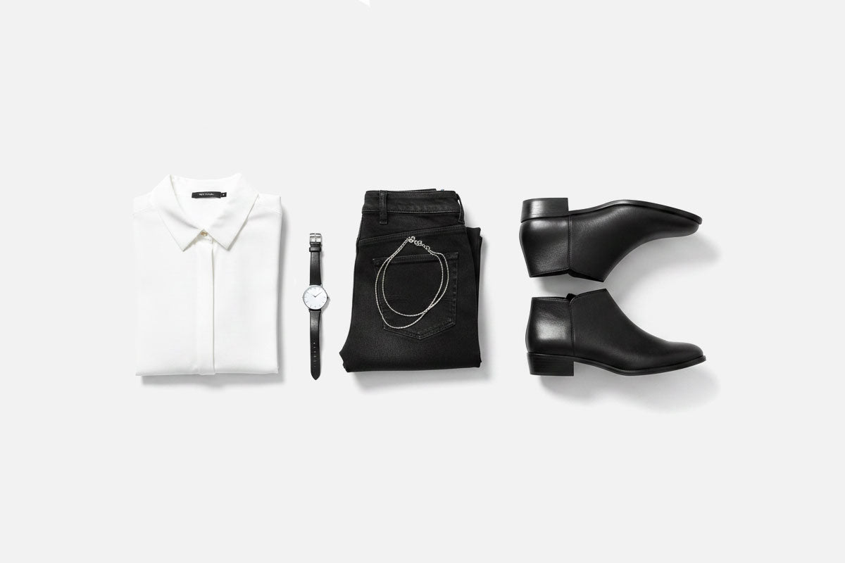 Anzughemd zur Jeans kombinieren – Outfit-Flatlay mit Accessoires von VIVID