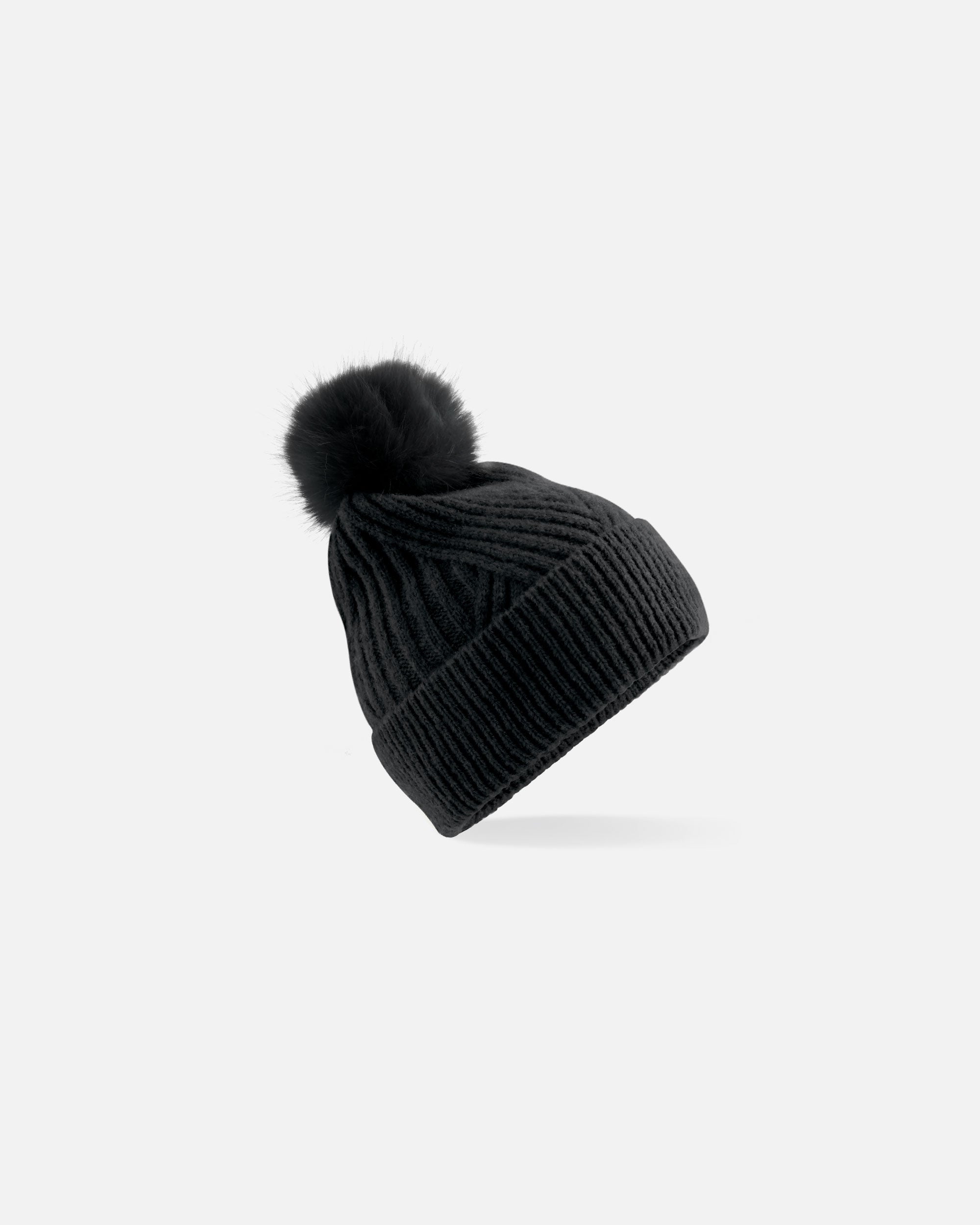 Stylische Mütze mit Bommel