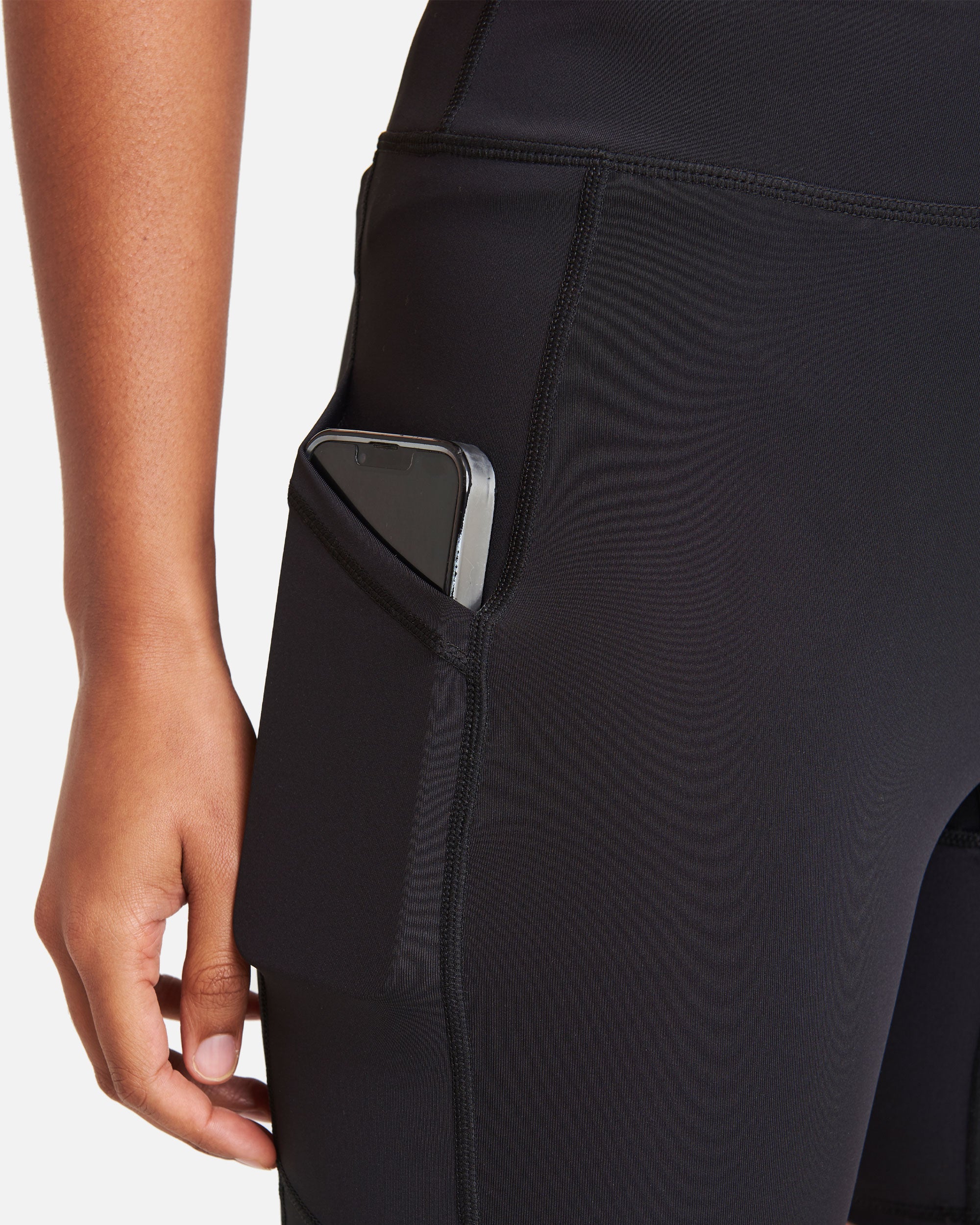 Damen Tech Pocket Sport Shorts von VIVID
