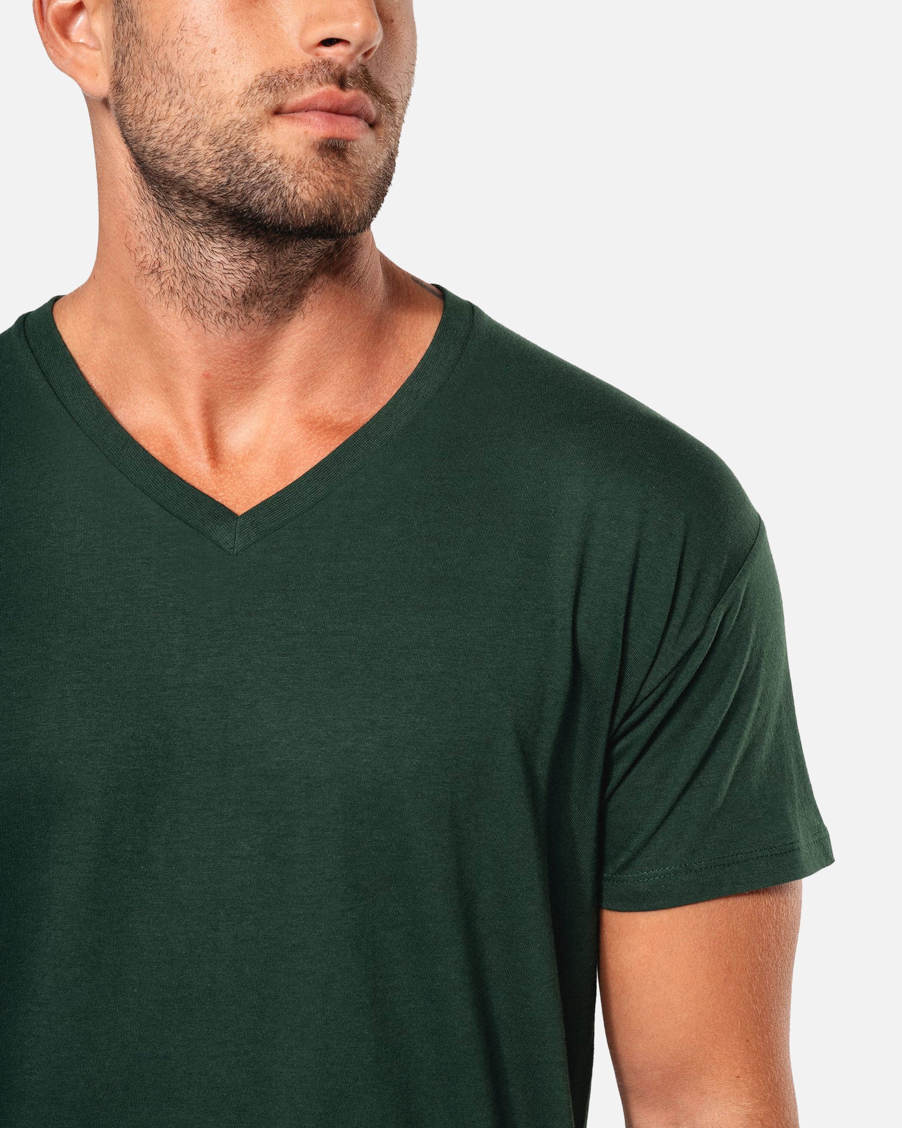 Leichtes Herren Basic T-Shirt mit V-Ausschnitt von VIVID