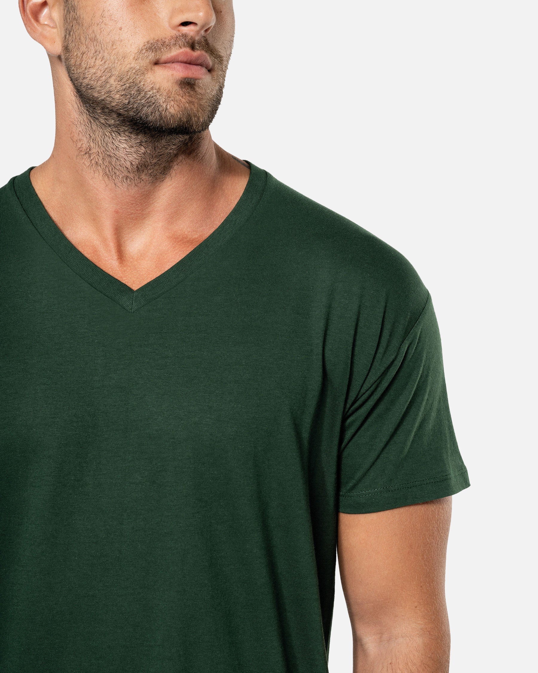 Leichtes Herren Basic T-Shirt mit V-Ausschnitt von VIVID