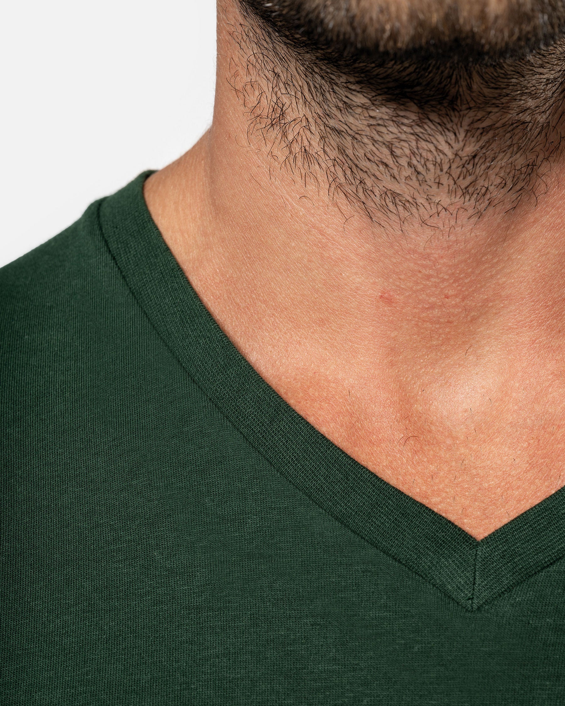 Leichtes Herren Basic T-Shirt mit V-Ausschnitt von VIVID