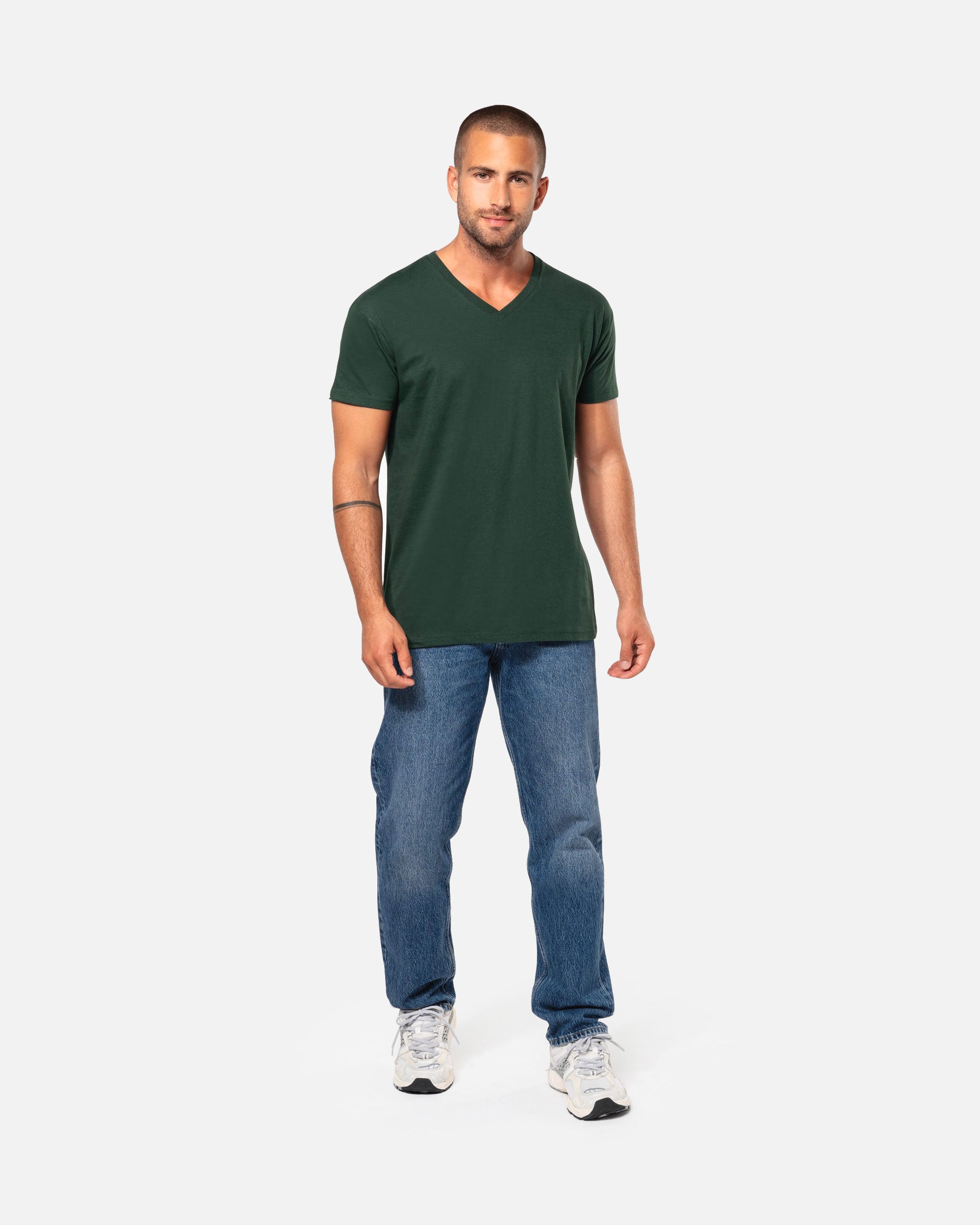 Leichtes Herren Basic T-Shirt mit V-Ausschnitt von VIVID