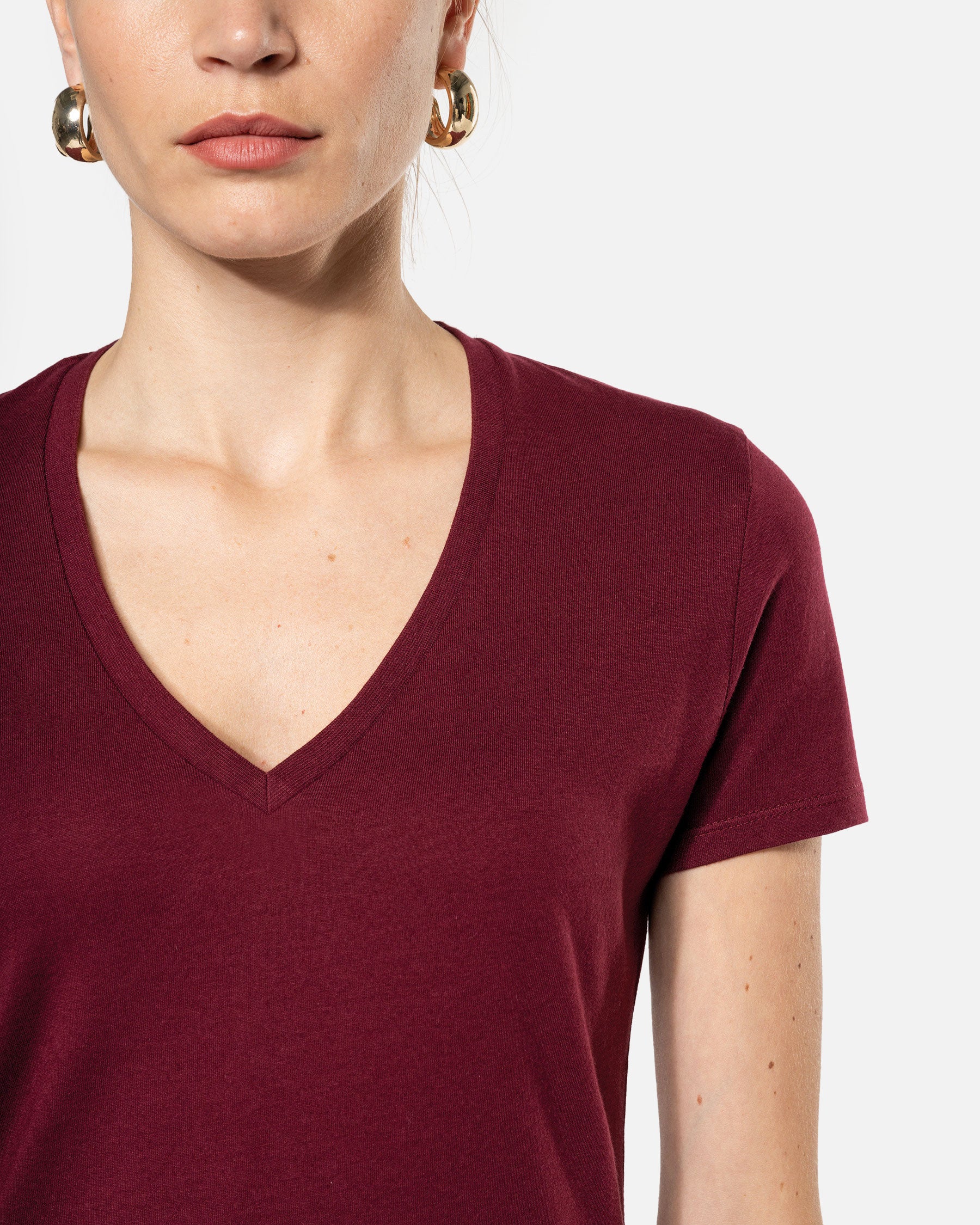 Leichtes Damen T-Shirt mit V-Ausschnitt von VIVID