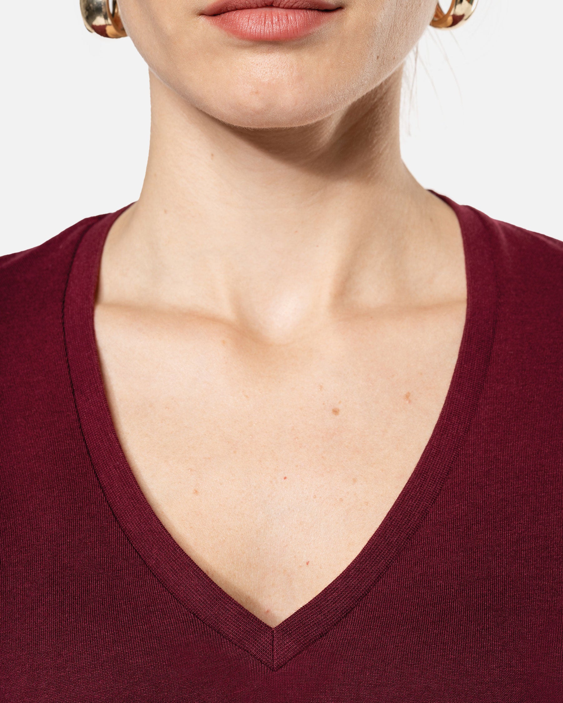 Leichtes Damen T-Shirt mit V-Ausschnitt von VIVID