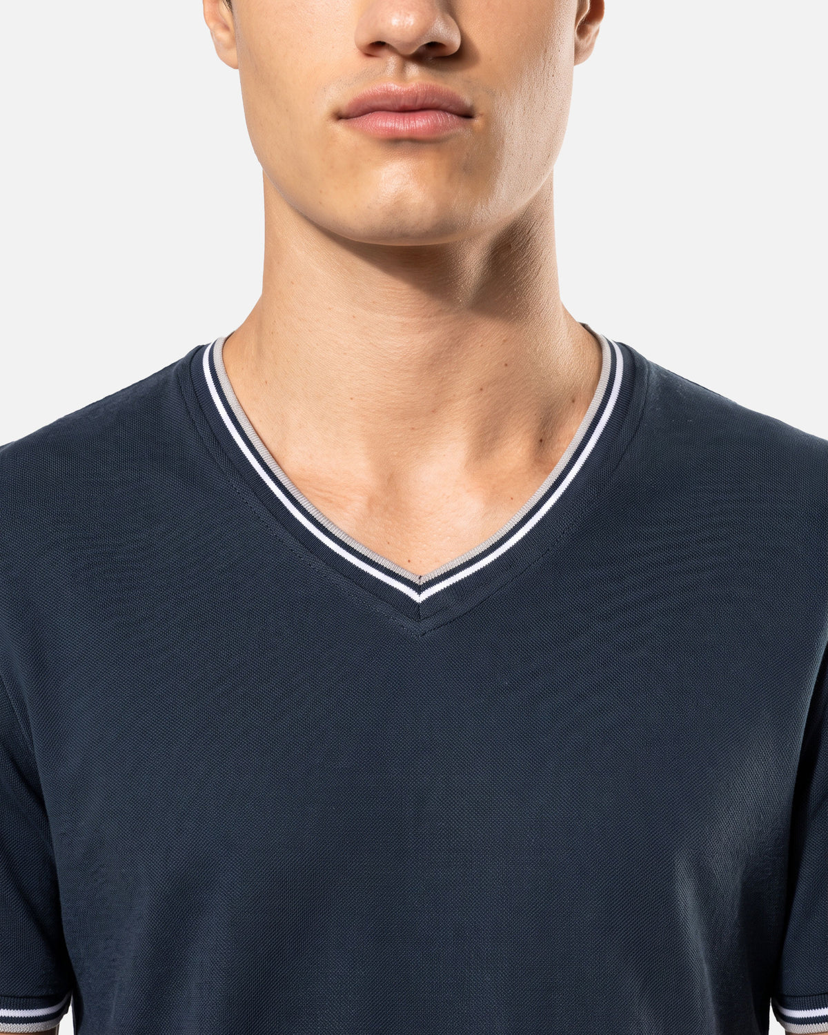 Herren Piqué T-Shirt mit V-Ausschnitt von VIVID