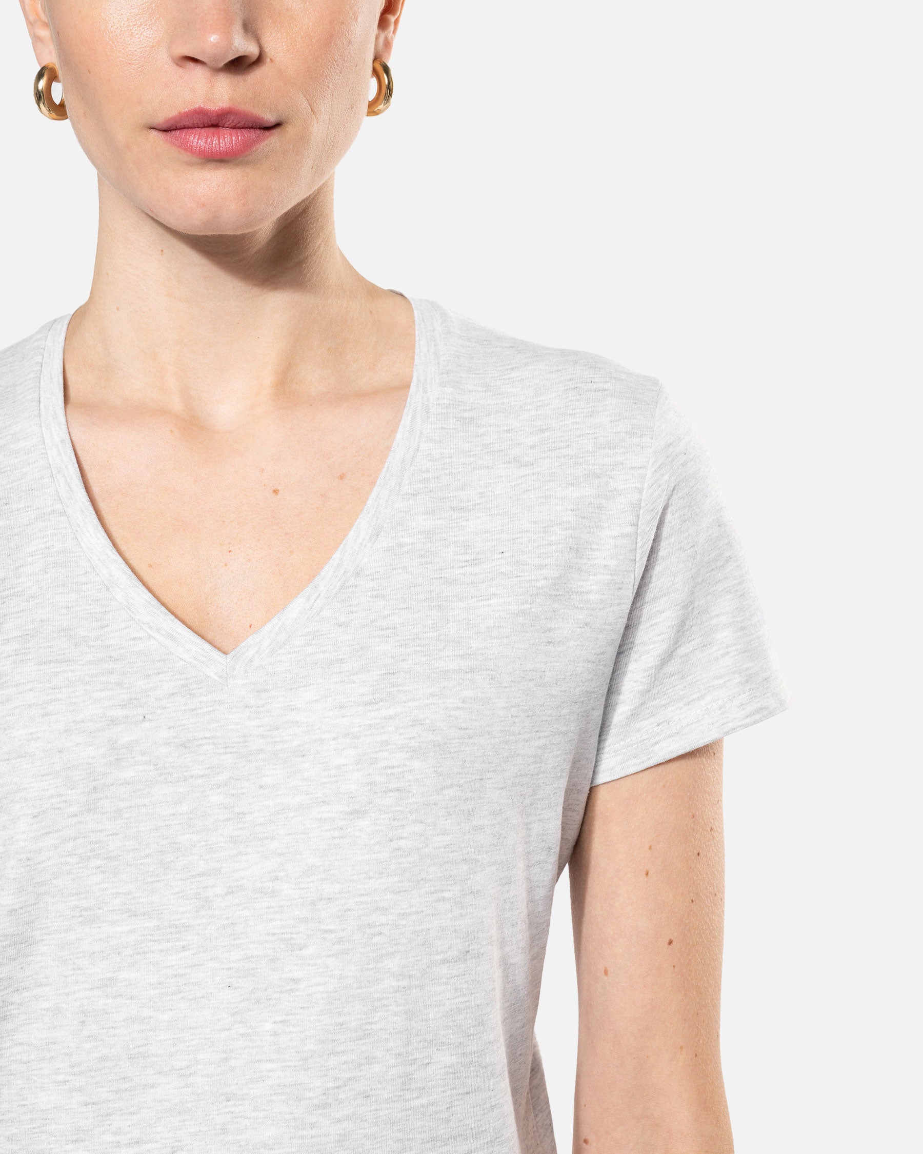 Klassisches Damen T-Shirt mit V-Ausschnitt von VIVID