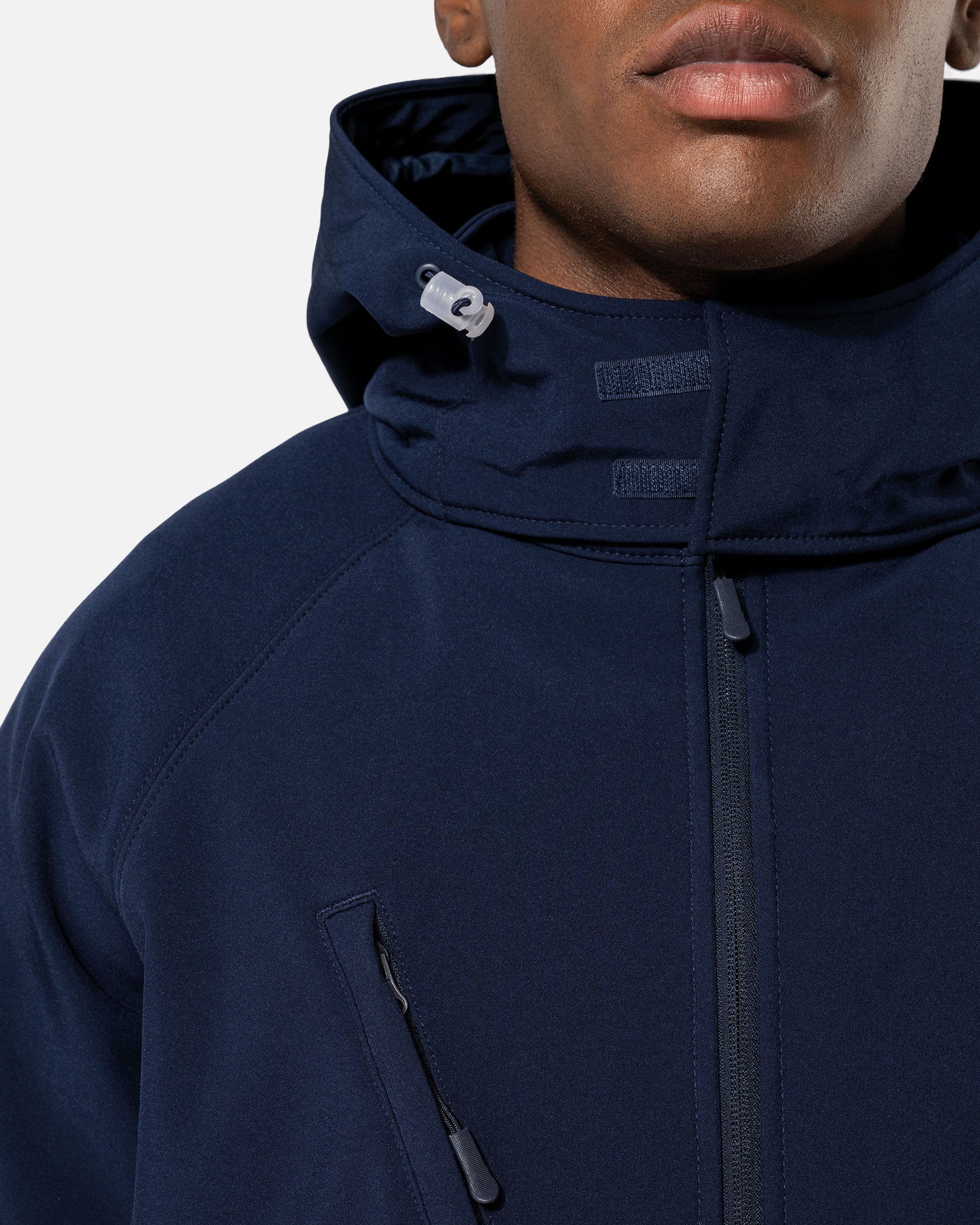 Herren Softshell Jacke mit abnehmbarer Kapuze von VIVID