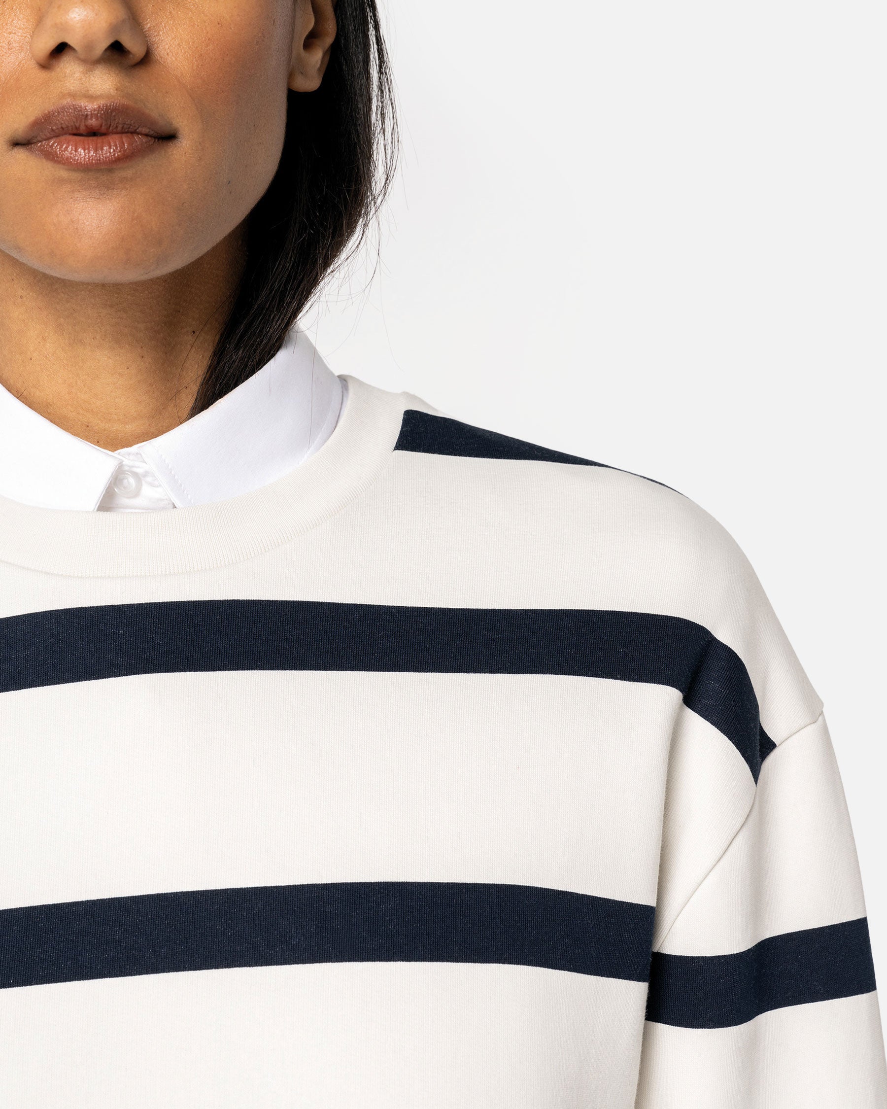 Unisex Sweatshirt mit Marinestreifen von VIVID