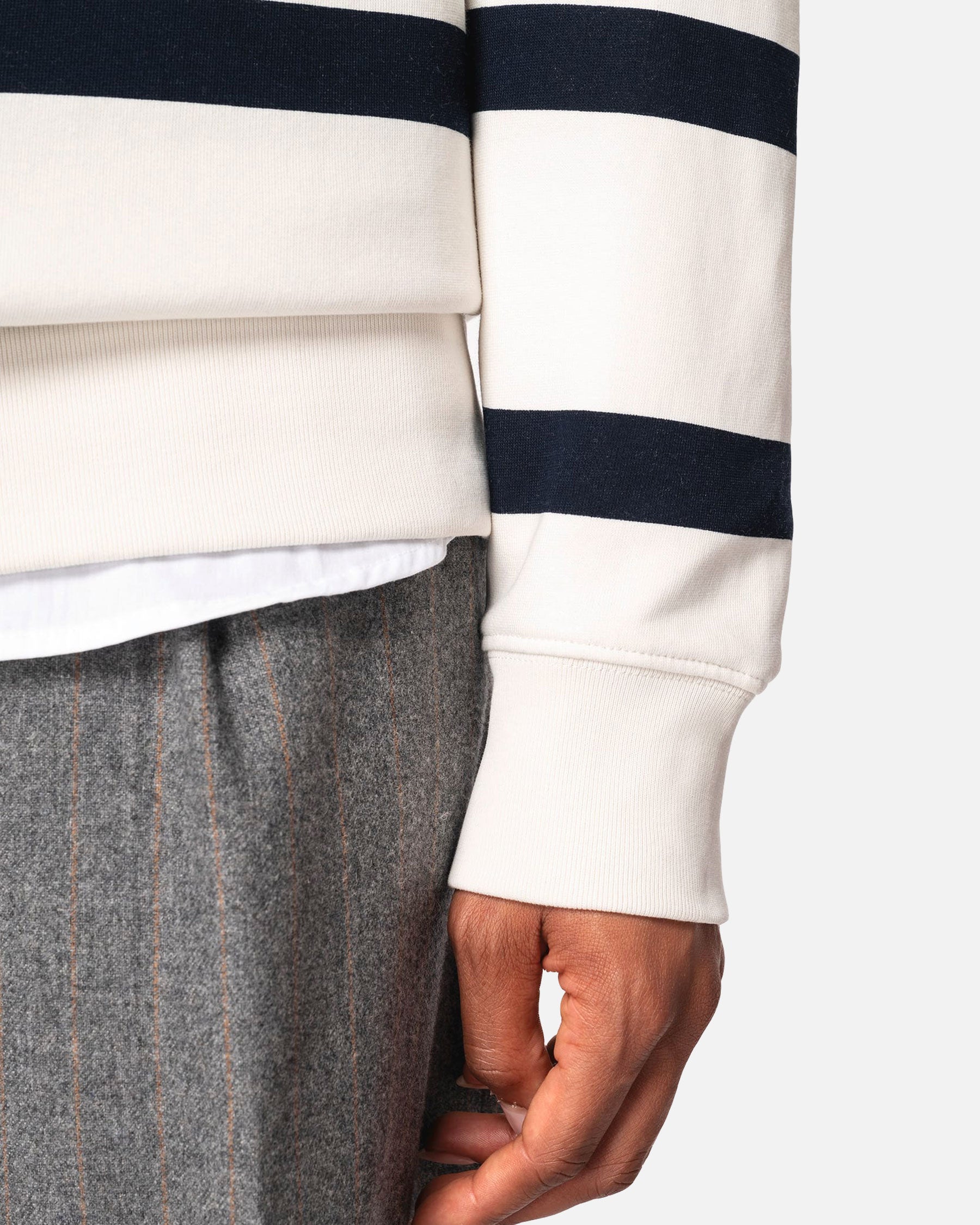 Unisex Sweatshirt mit Marinestreifen von VIVID