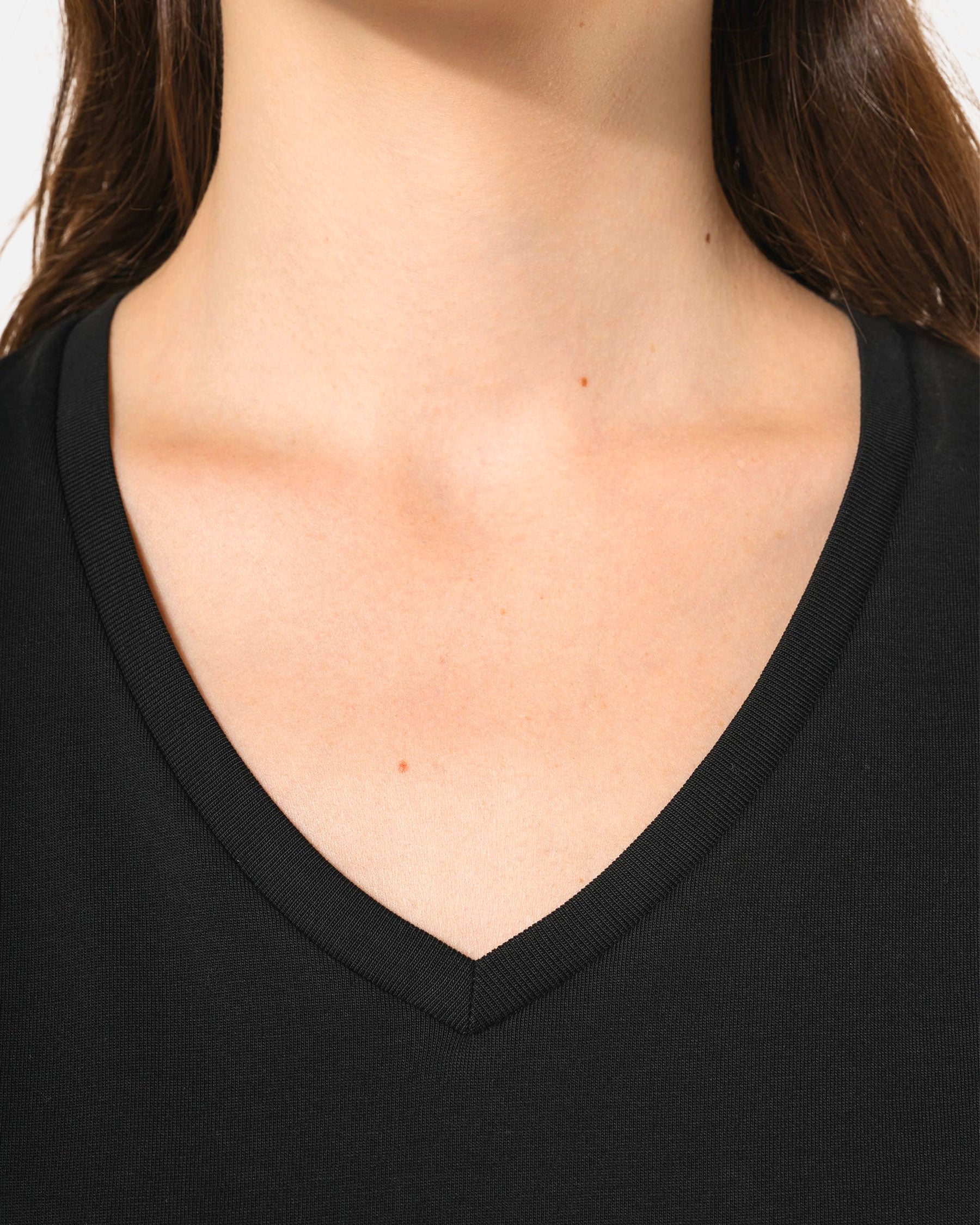 Damen Supima T-Shirt mit V-Ausschnitt von VIVID