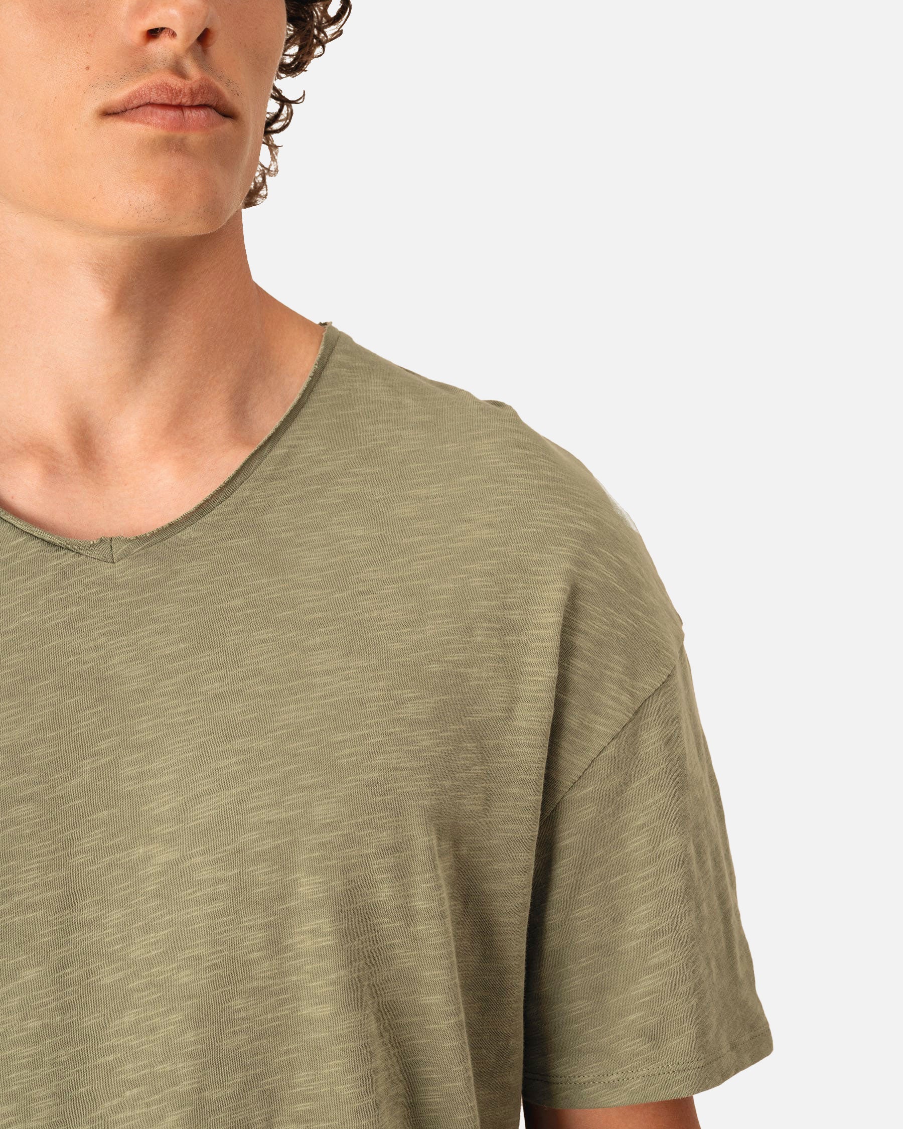 Herren Slub T-Shirt mit V-Ausschnitt von VIVID