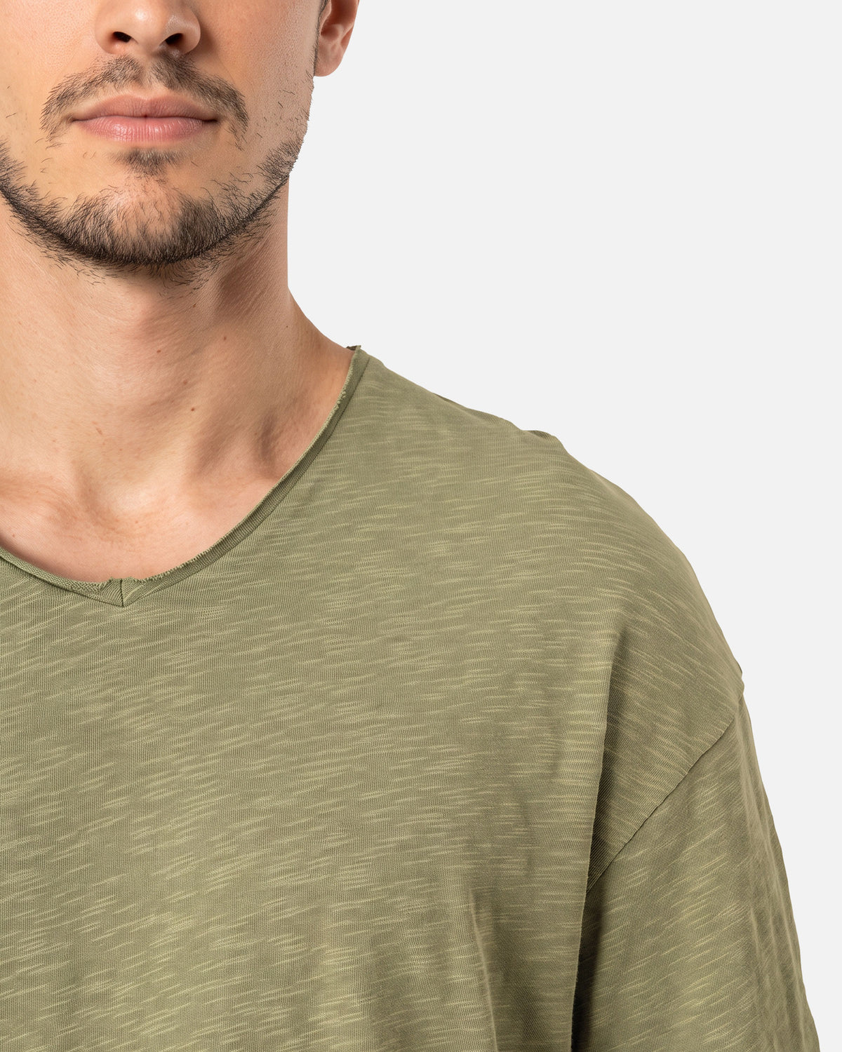 Herren Slub T-Shirt mit V-Ausschnitt von VIVID