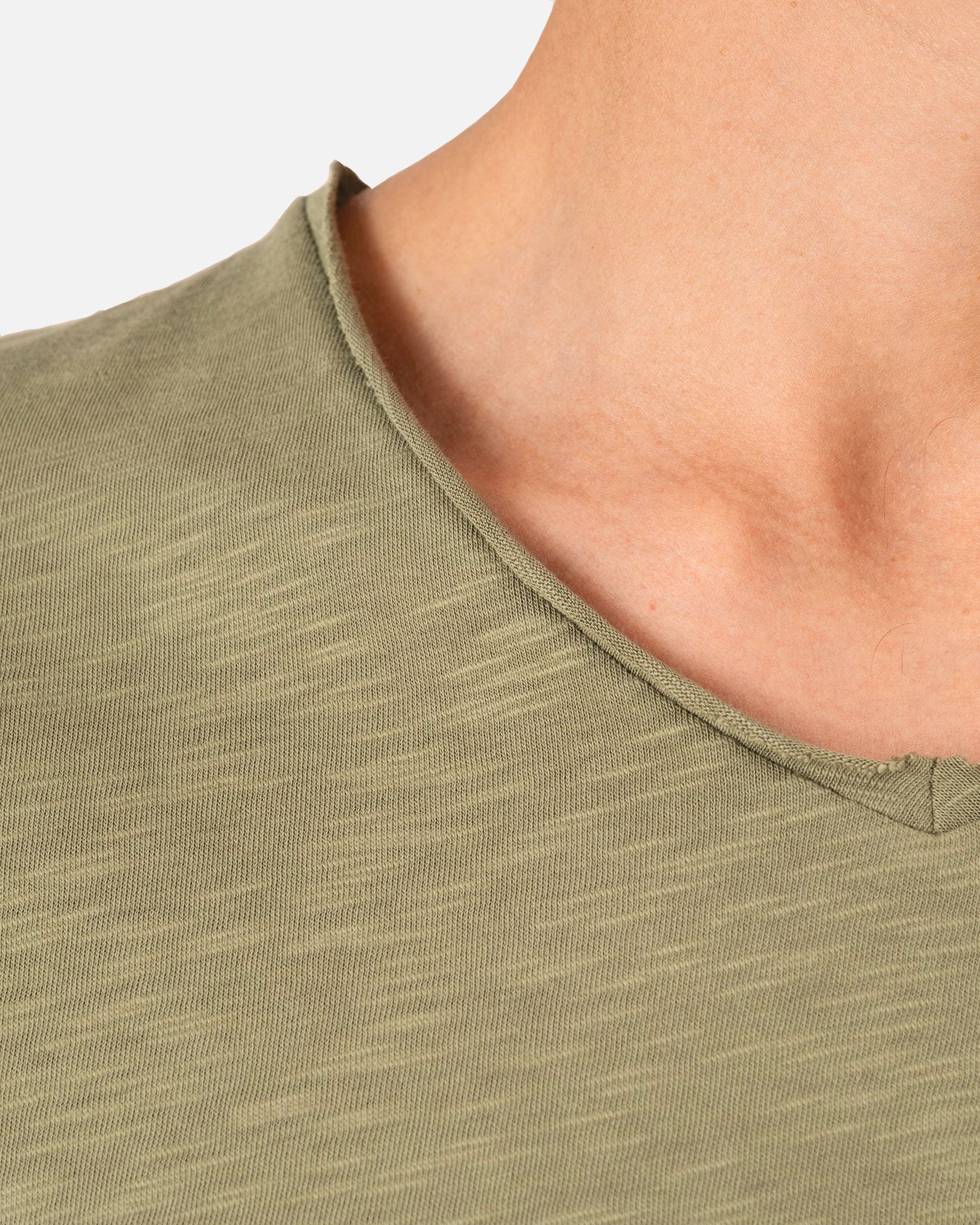 Herren Slub T-Shirt mit V-Ausschnitt von VIVID