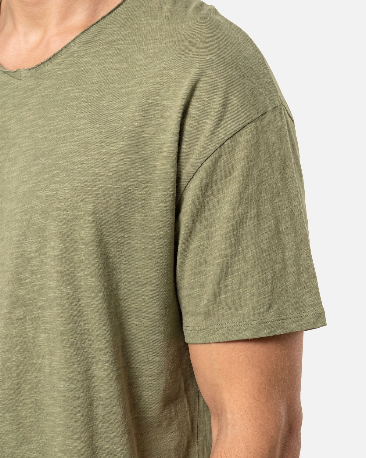Herren Slub T-Shirt mit V-Ausschnitt von VIVID