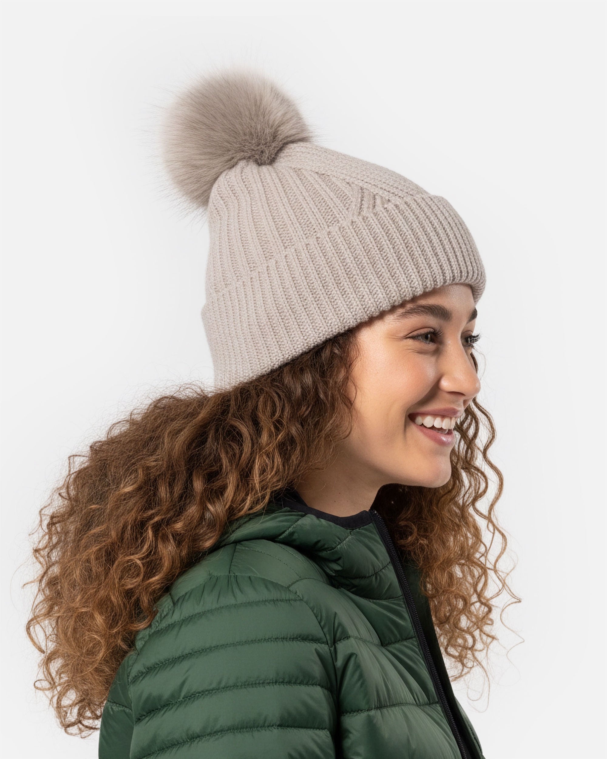 Stylische Mütze mit Bommel von VIVID