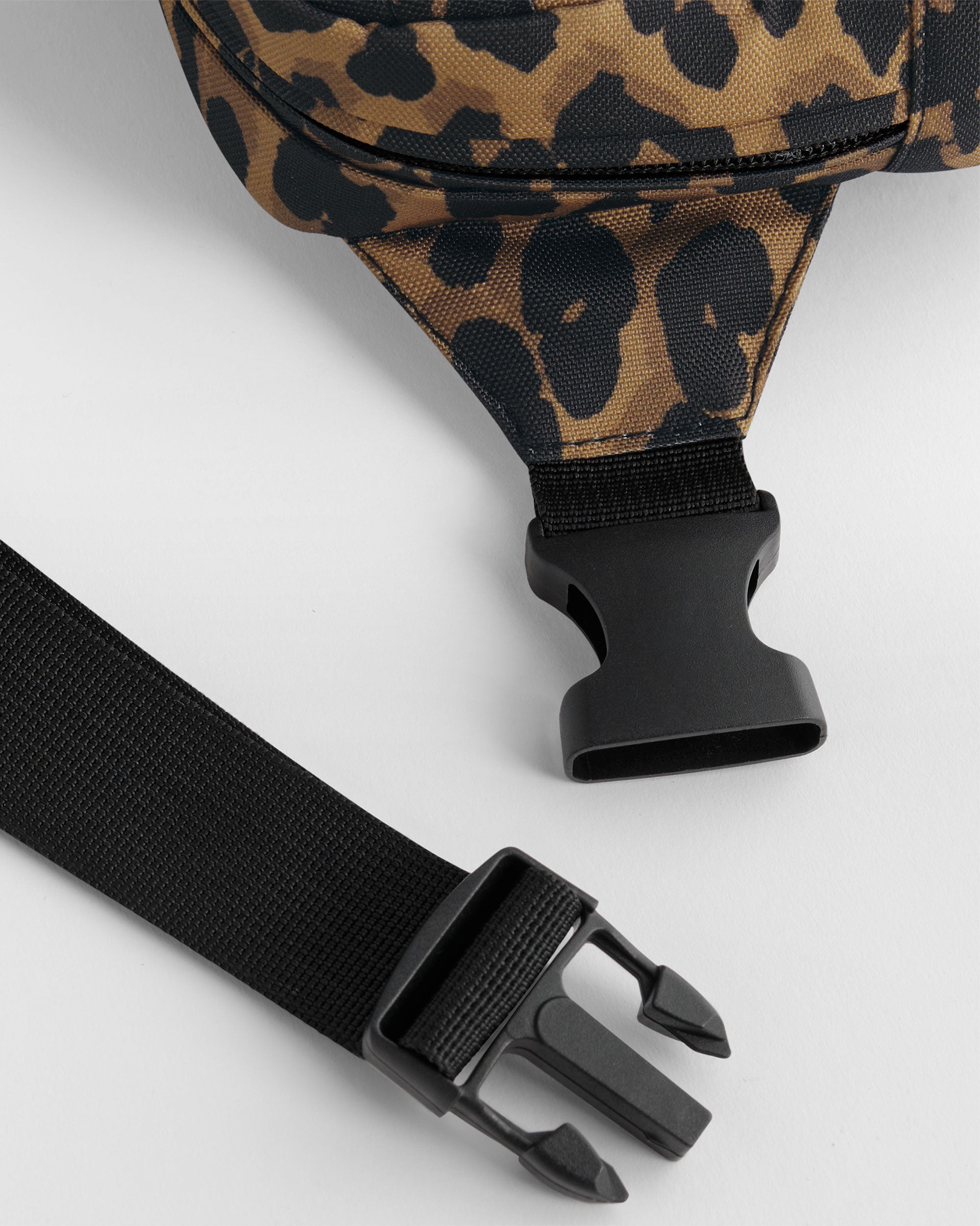Umhängetasche mit Leopardenmuster von VIVID