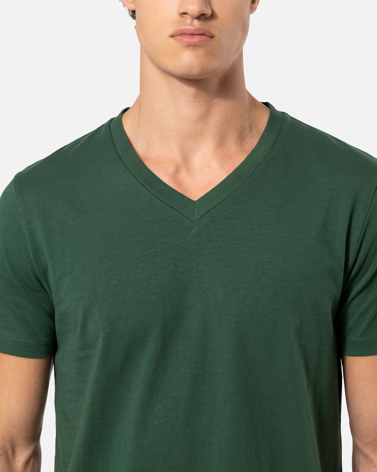 Leichtes Herren Basic T-Shirt mit V-Ausschnitt von VIVID