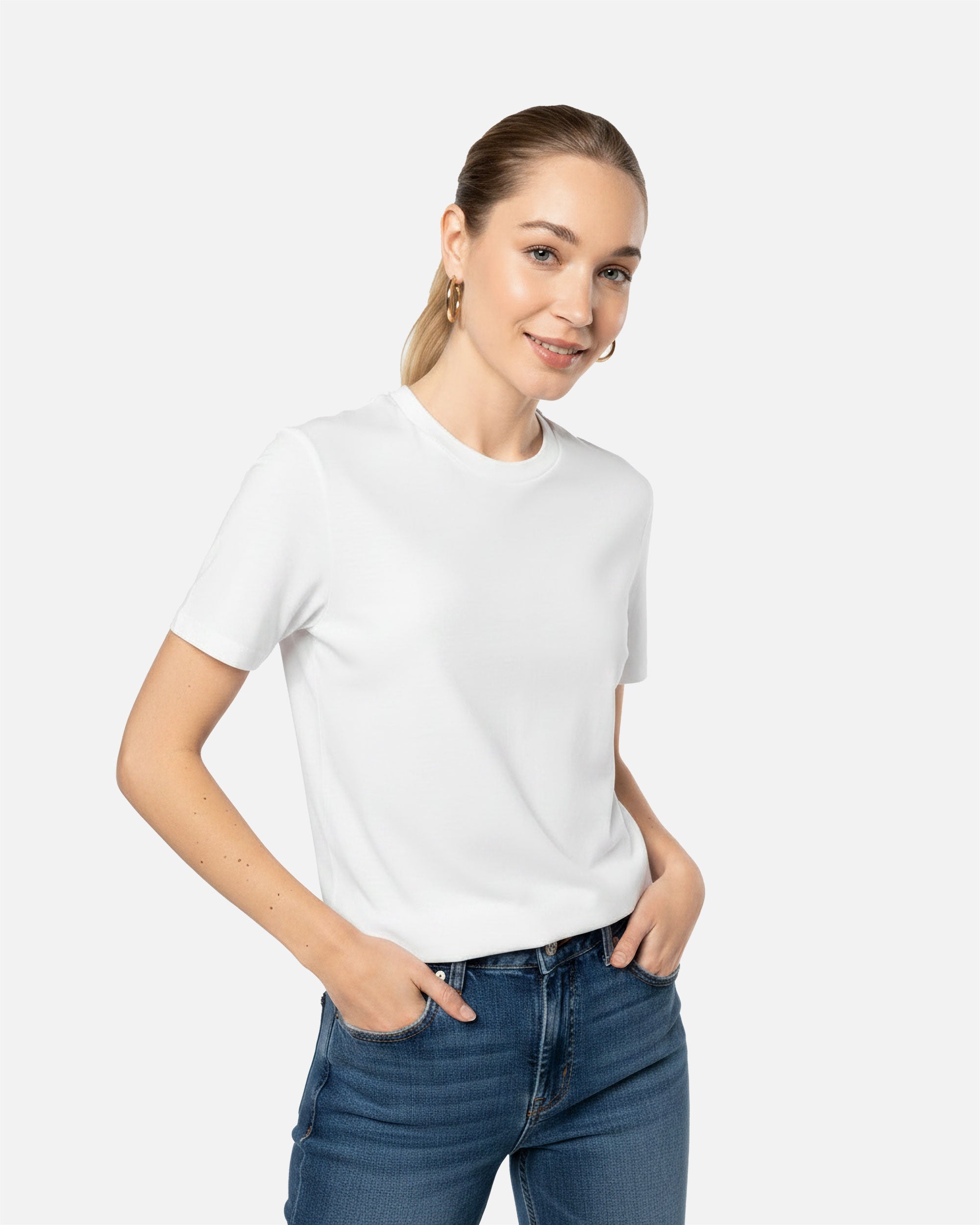 Leichtes Unisex Basic T-Shirt White von VIVID