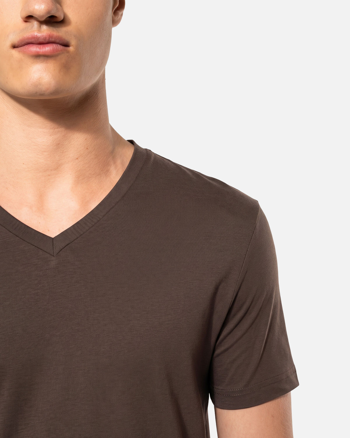 Klassisches Herren Basic T-Shirt mit V-Ausschnitt von VIVID