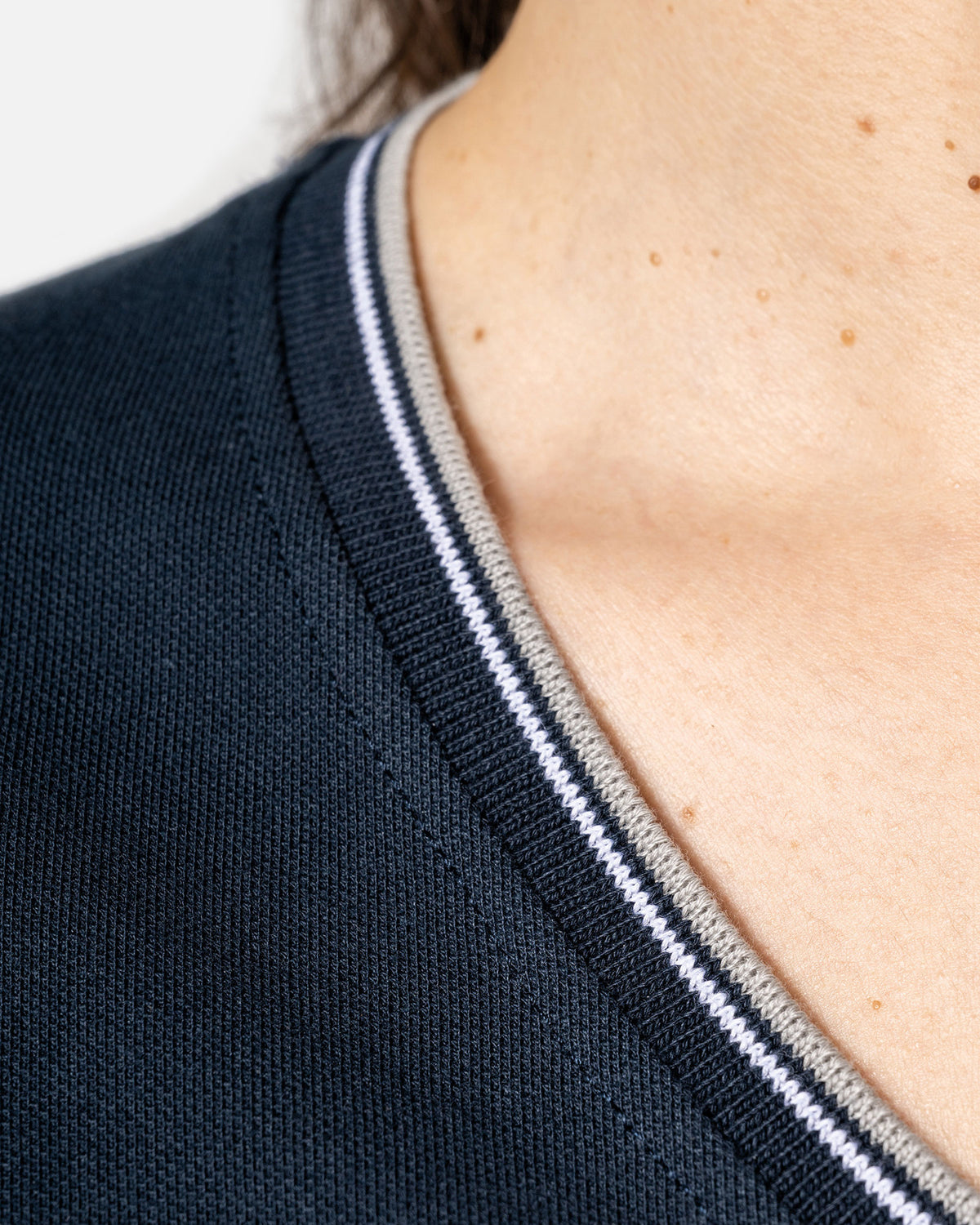 Damen Piqué T-Shirt mit V-Ausschnitt von VIVID
