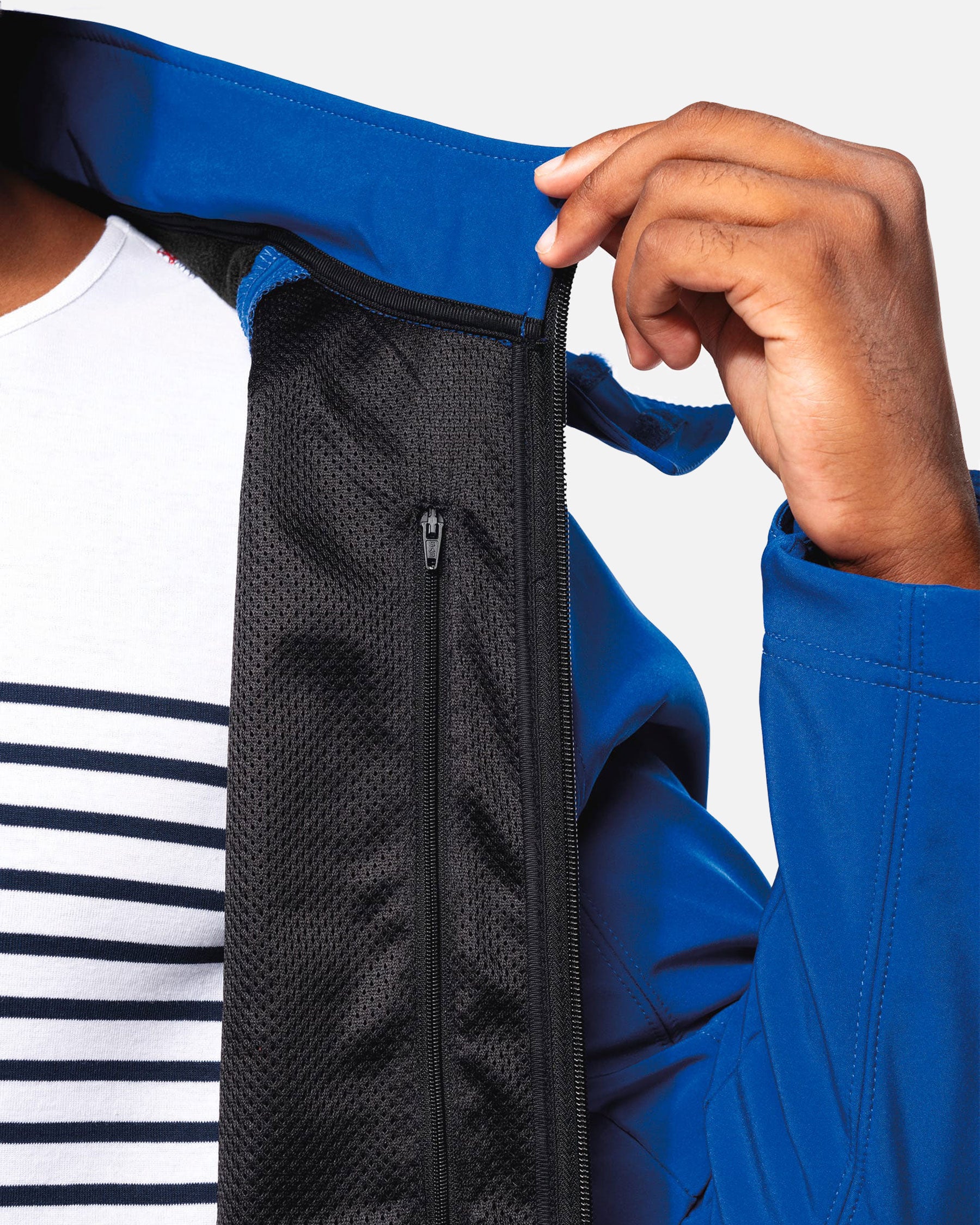 Herren Softshell Jacke mit abnehmbarer Kapuze von VIVID