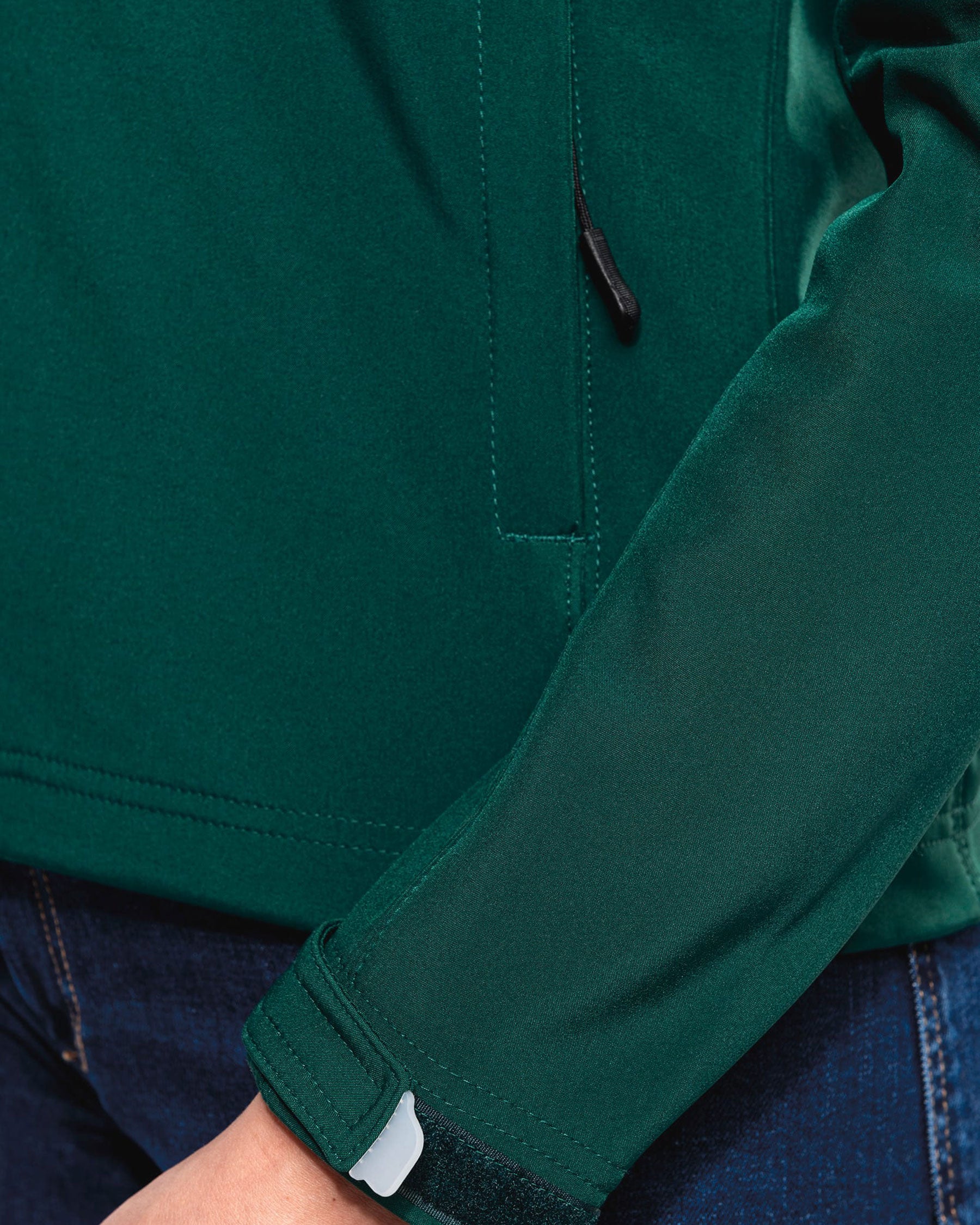 Damen Softshell Jacke mit abnehmbarer Kapuze von VIVID