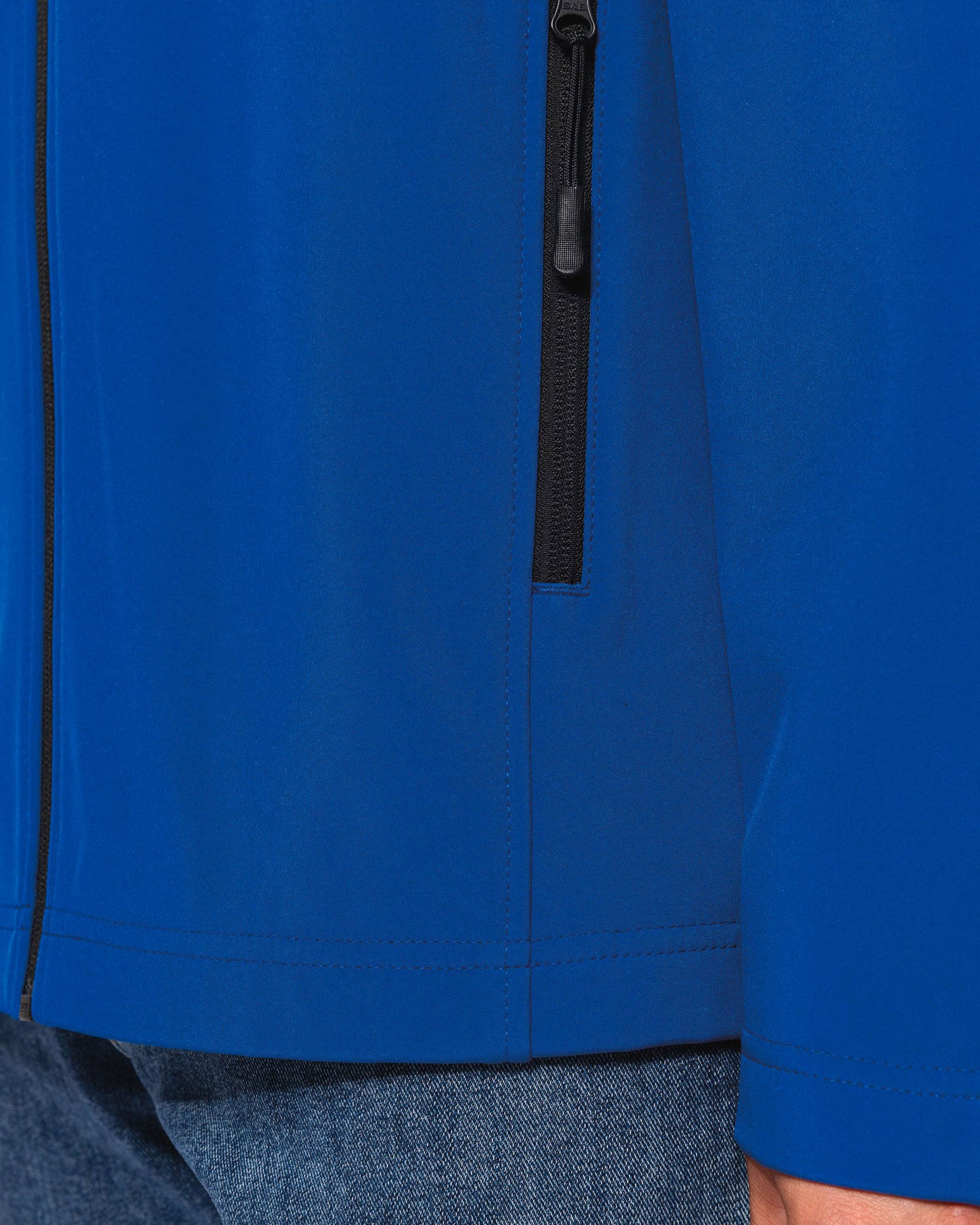 Unisex Softshell Jacke mit abnehmbarer Kapuze und Ärmeln von VIVID