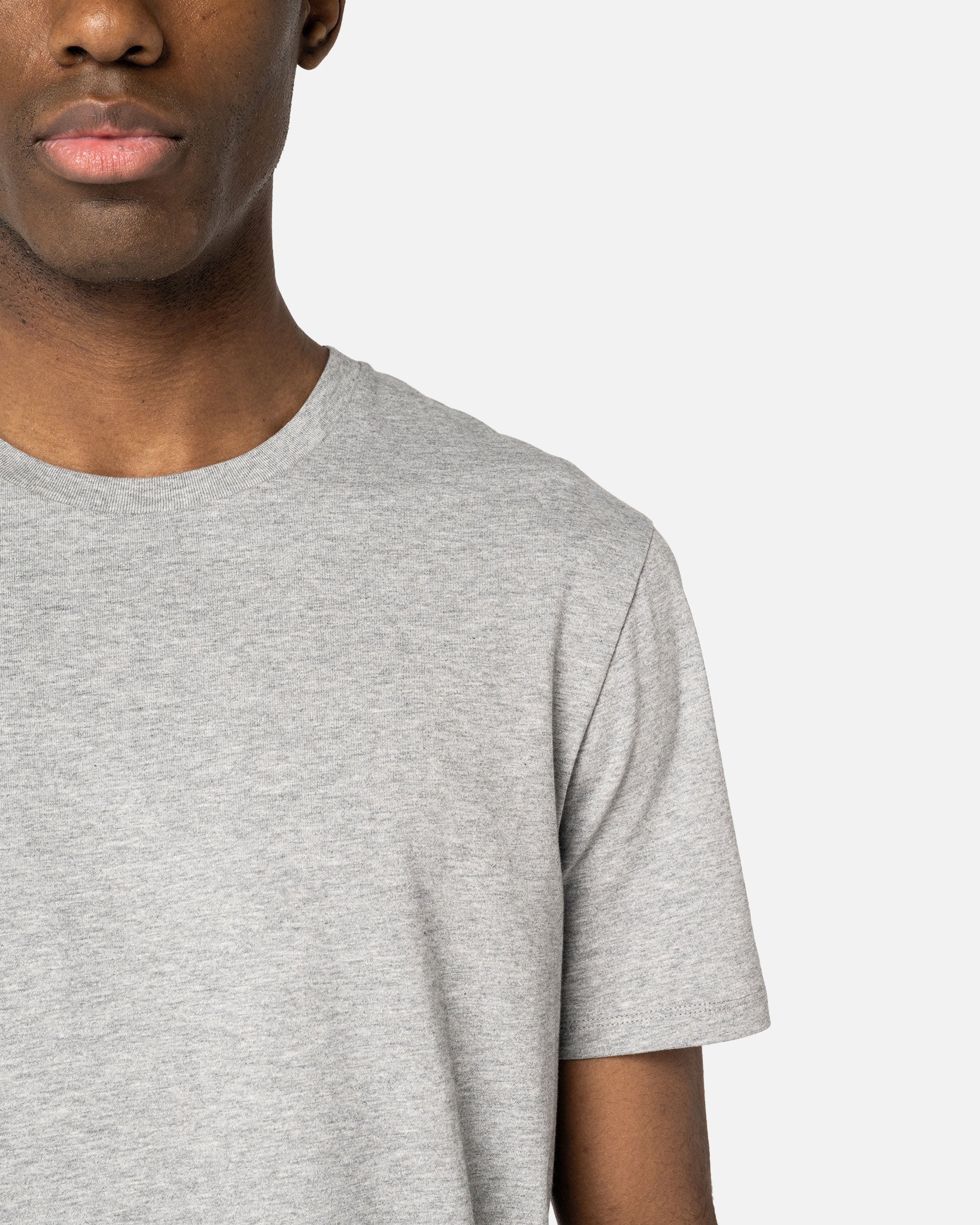Klassisches Unisex Basic T-Shirt von VIVID