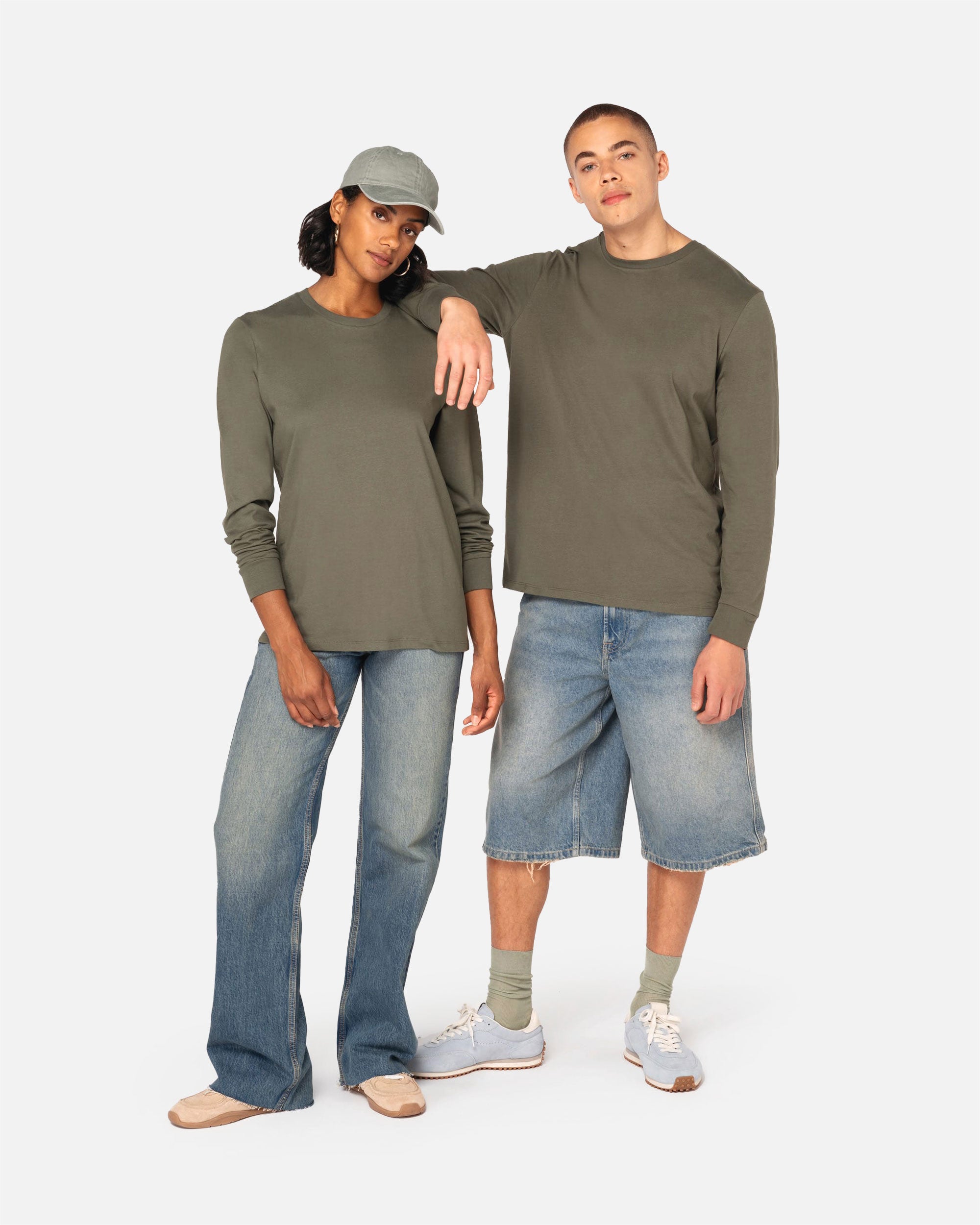 Klassisches Unisex Langarmshirt von VIVID