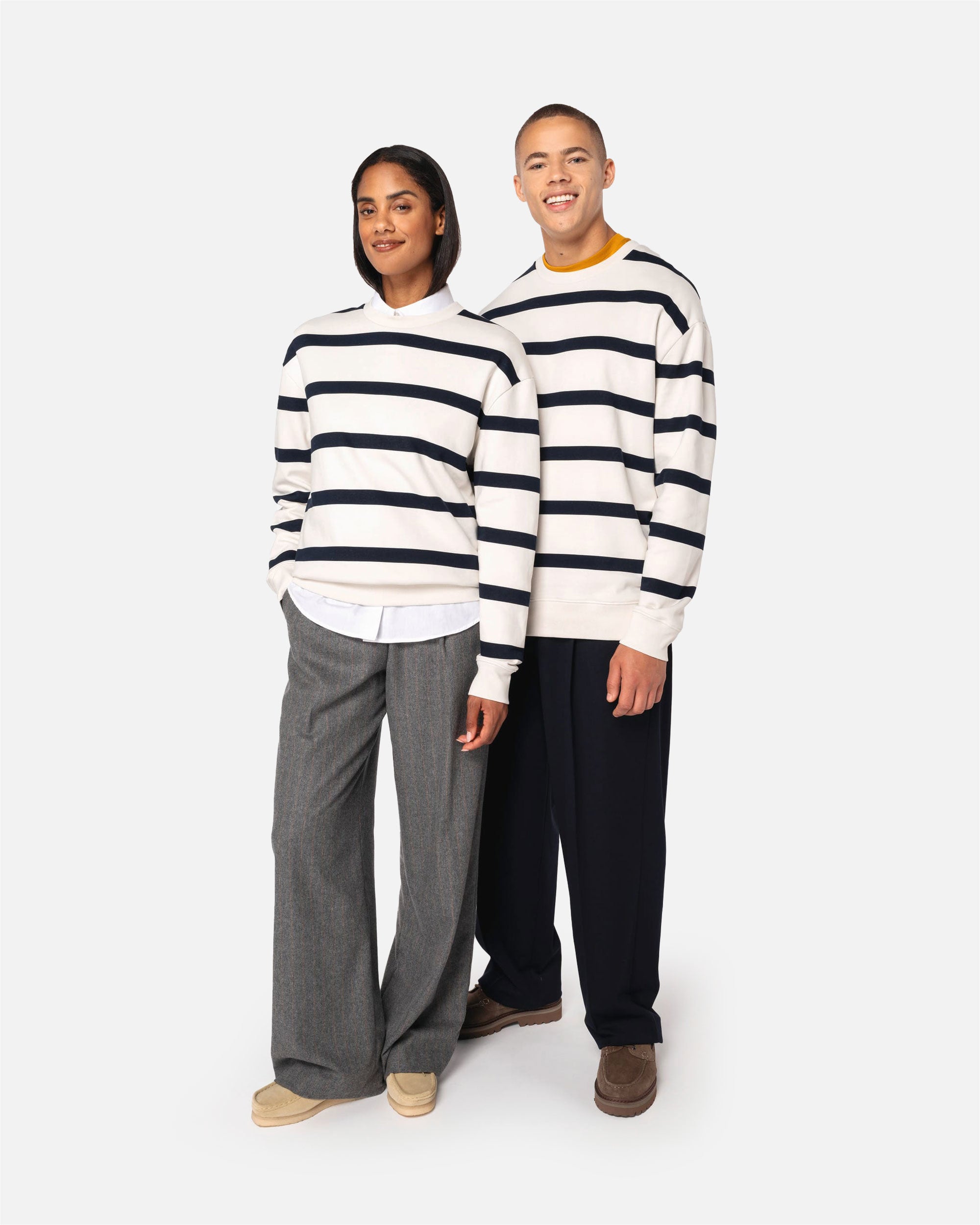 Unisex Sweatshirt mit Marinestreifen von VIVID