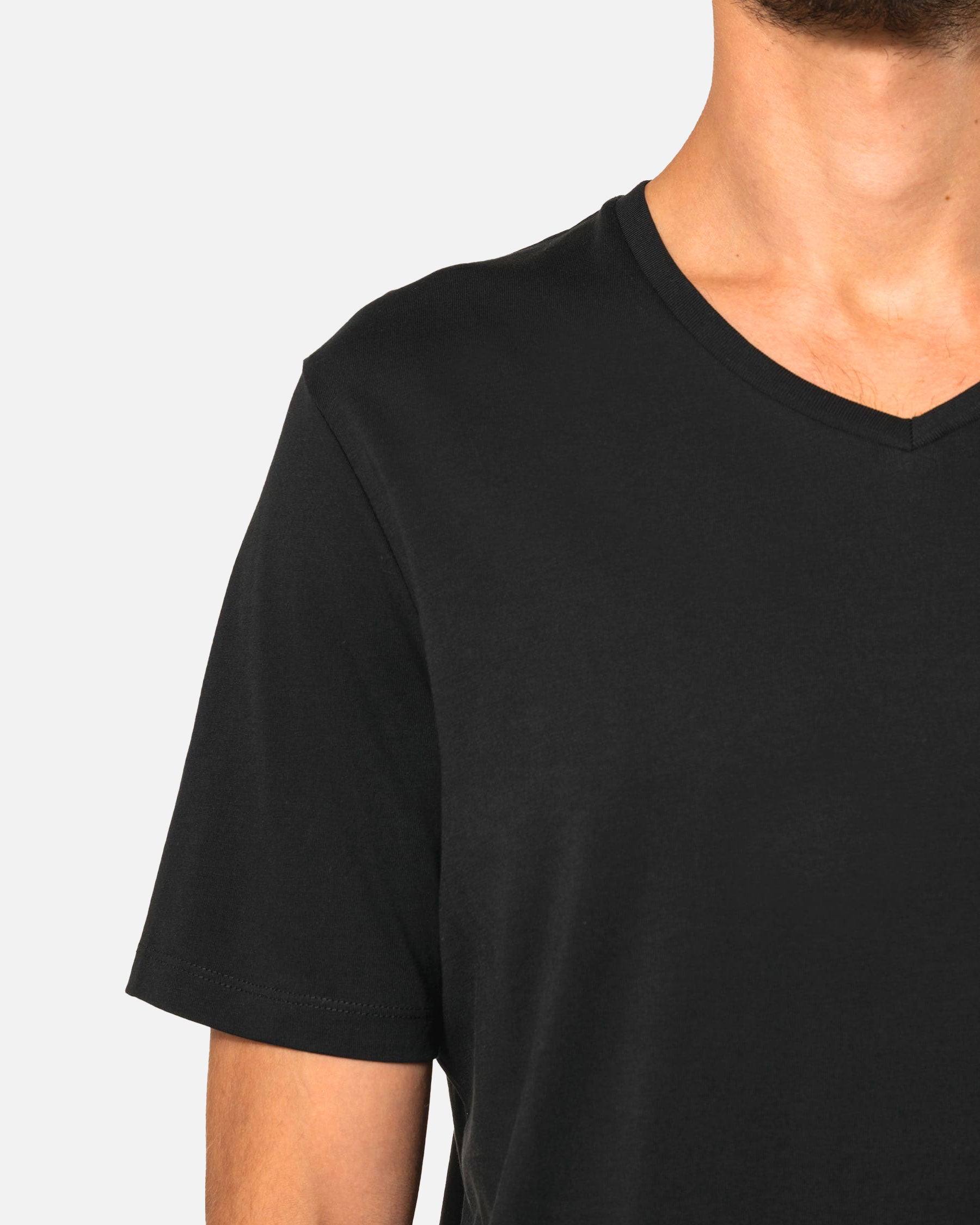 Herren Supima T-Shirt mit V-Ausschnitt von VIVID